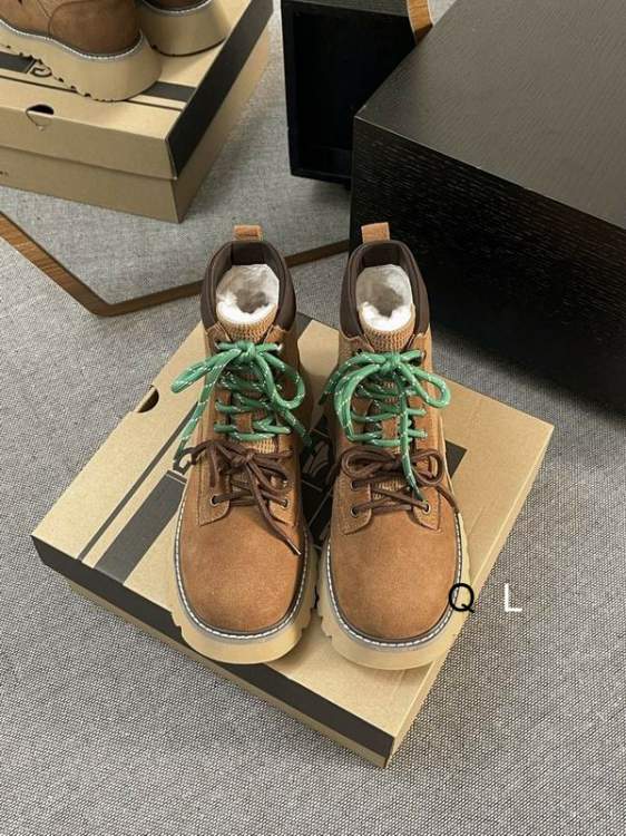 Picture of UGG Shoes _SKUUGGsz35-40LL100819888